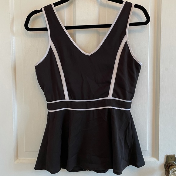 Zippered 2B Bebe Top NWT - Picture 2 of 3